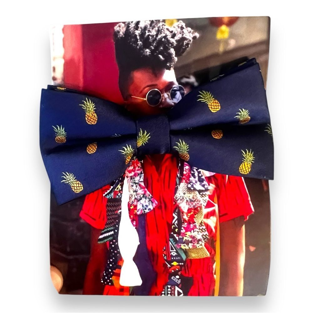 BOWTIE Behavior Pineapple Print Fashion Bow-tie Navy Handmade NEW - Picture 1 of 4